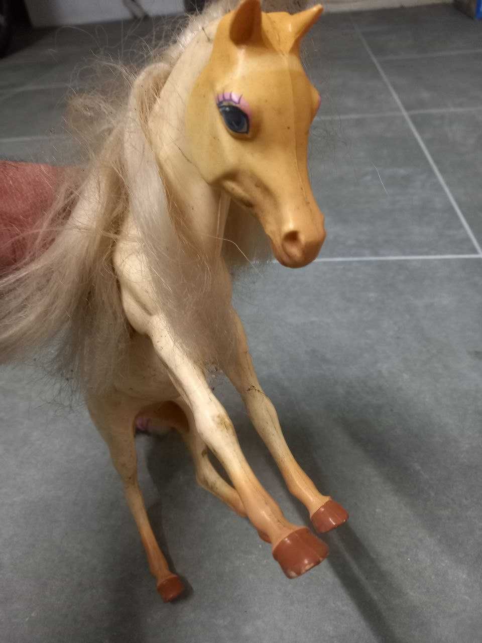 brinquedo em forma de cavalo