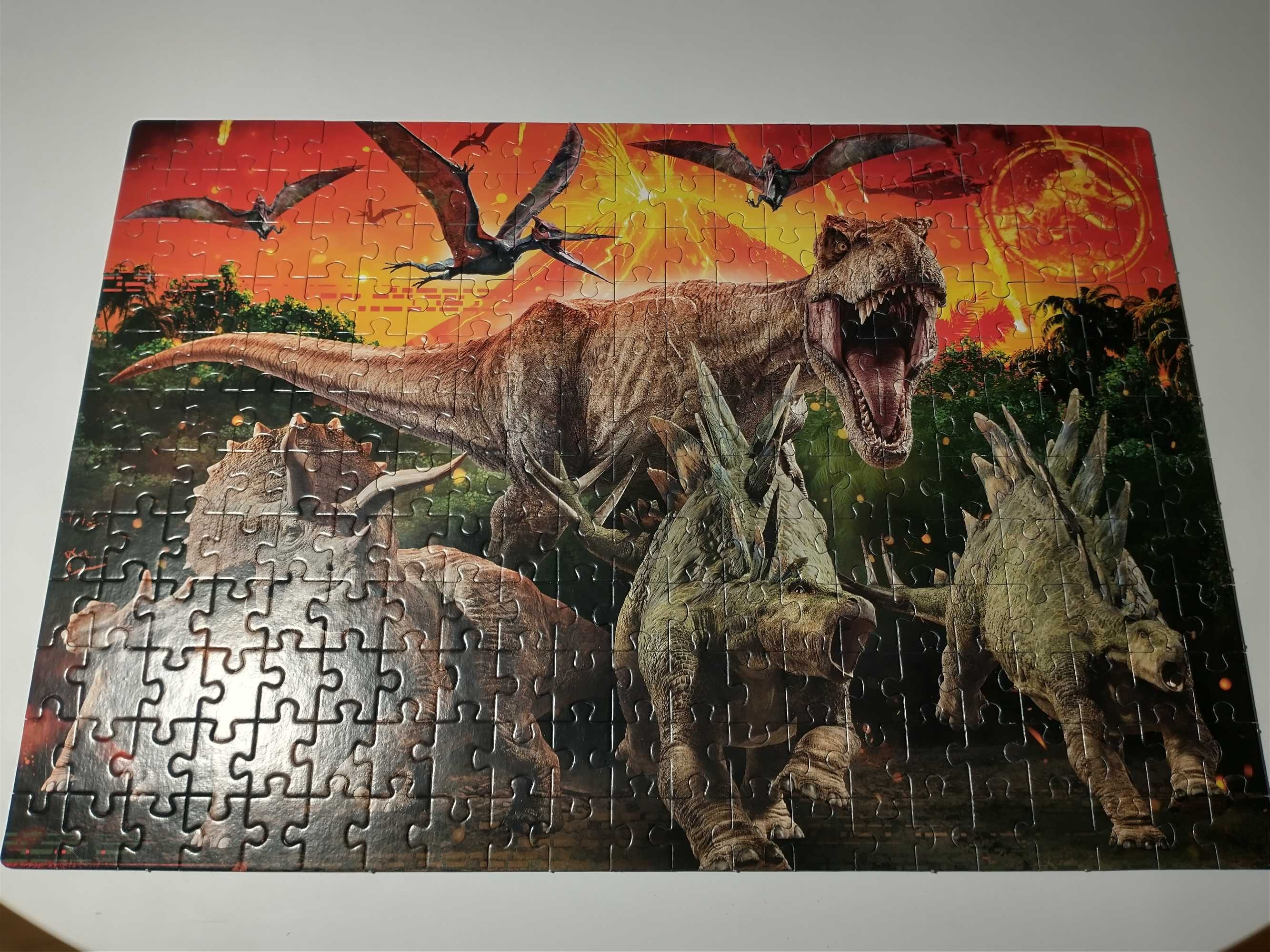 Puzzle Clementoni 250 Jurassic World 7+ kompletne