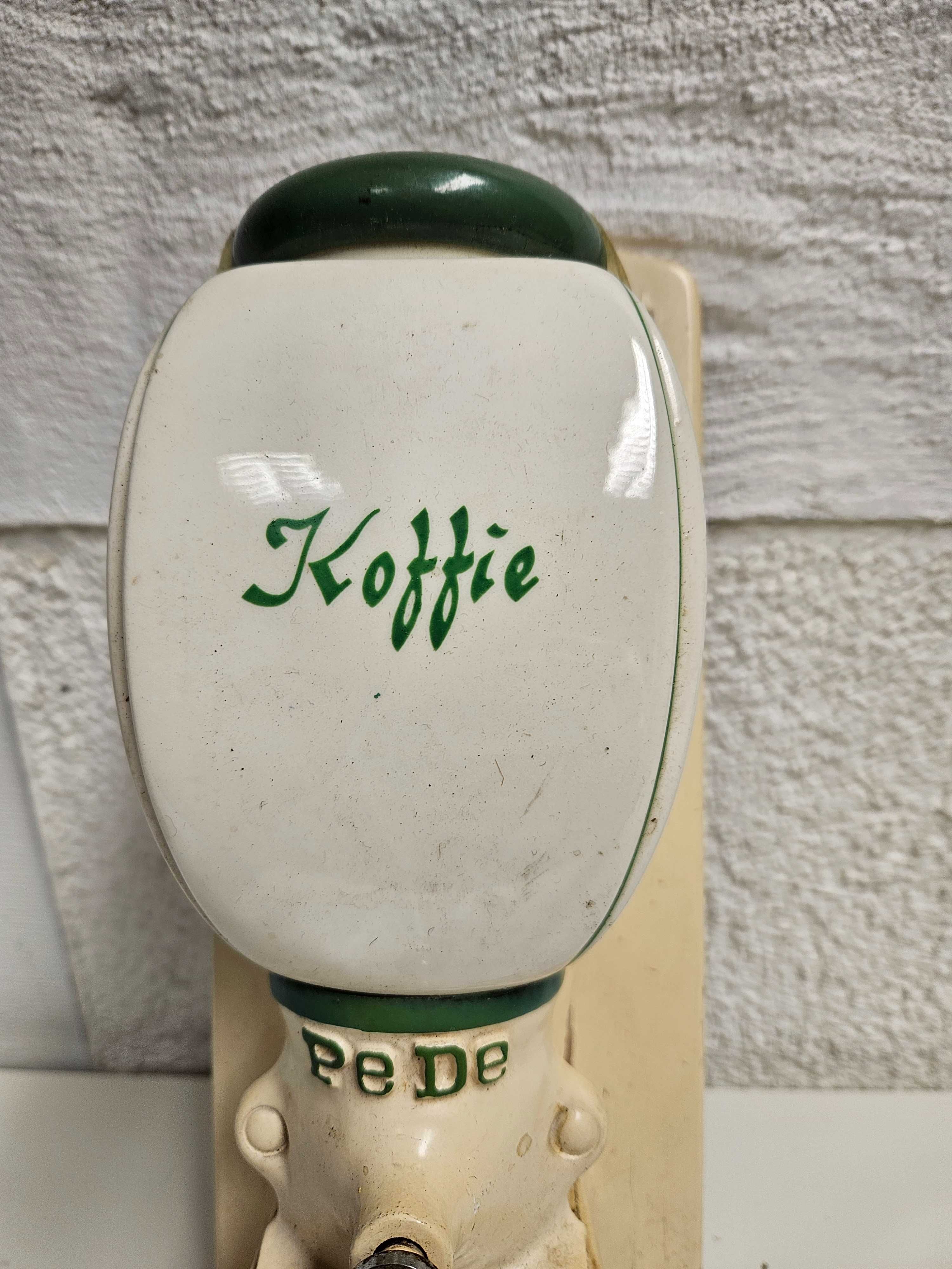 Stary oryginalny wiszący młynek do kawy firmy PeDe