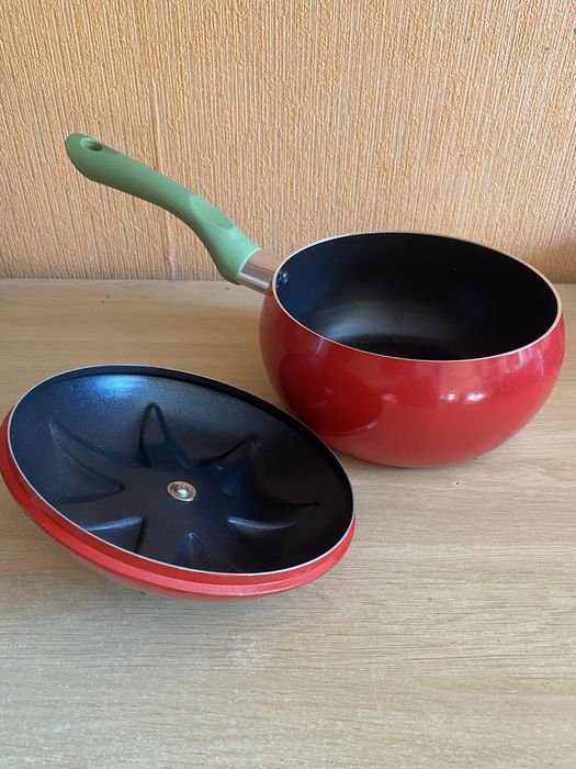 Каструля помідор з ручкою