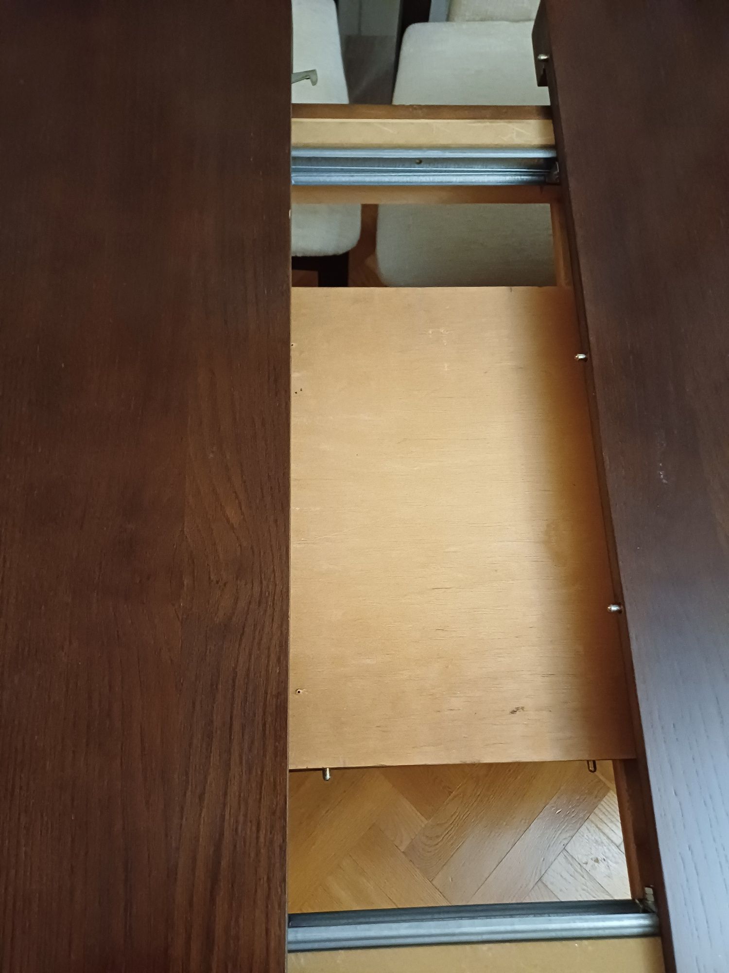 Stół rozkładany i 6 krzeseł