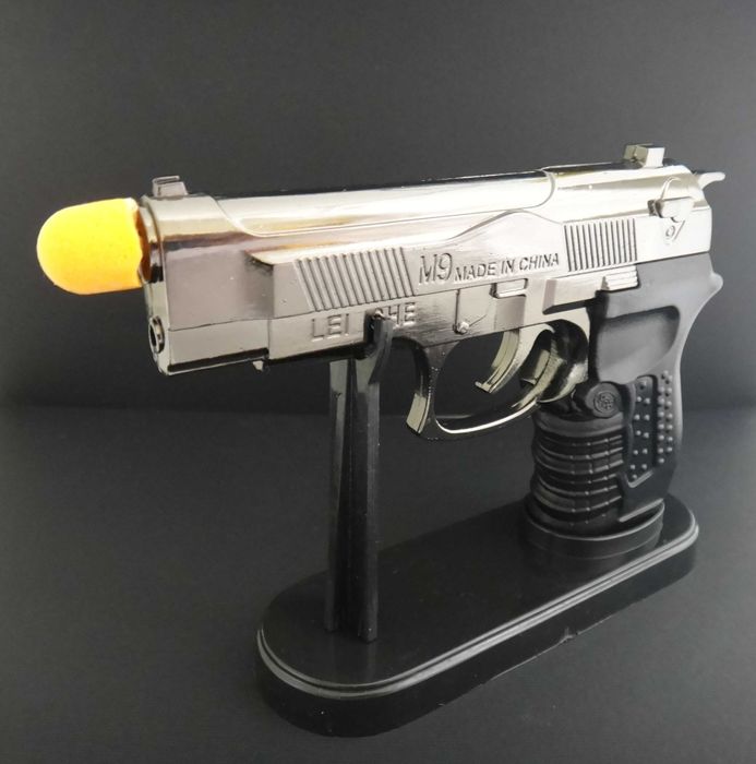 Зажигалка пьезо в виде пистолета Беретта лазерем