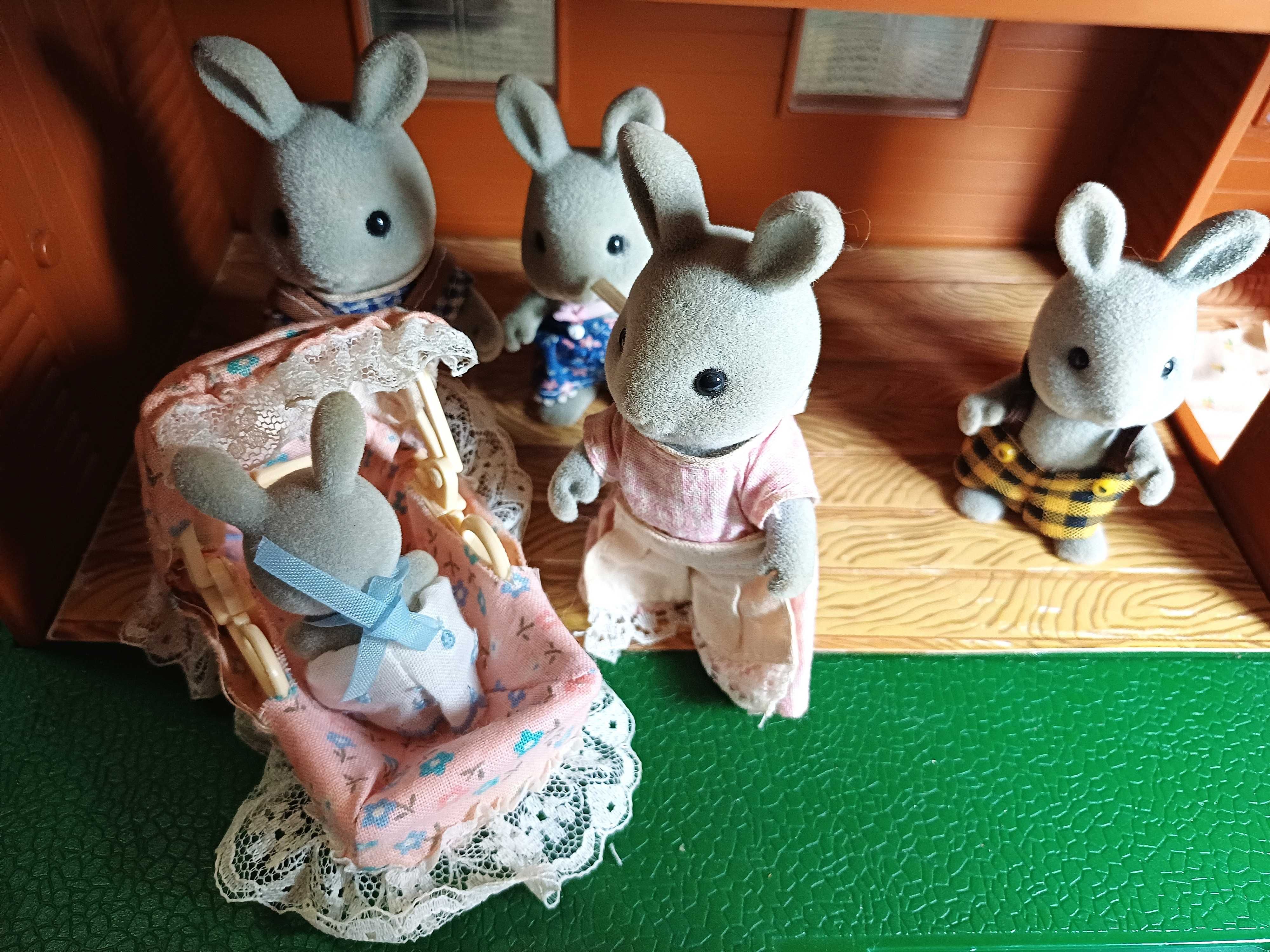 Família Completa Sylvanian Families – Coelhos Cinzentos (5 figuras)