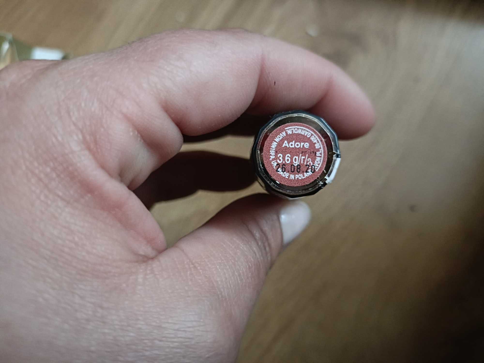 Szminka Avon Legend Creme