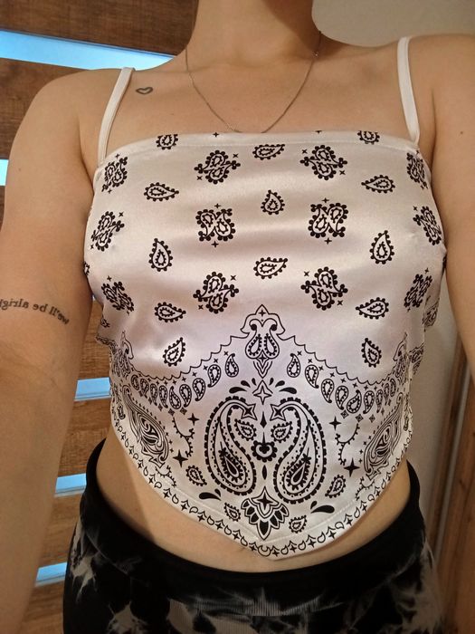 Crop top bandana wiązany z tyłu