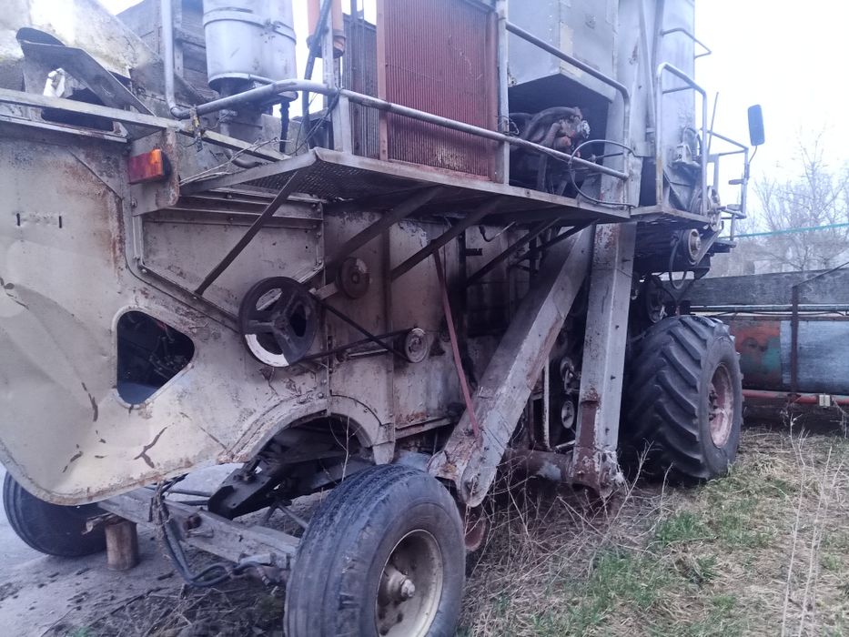 Комбайн продам з жаткою