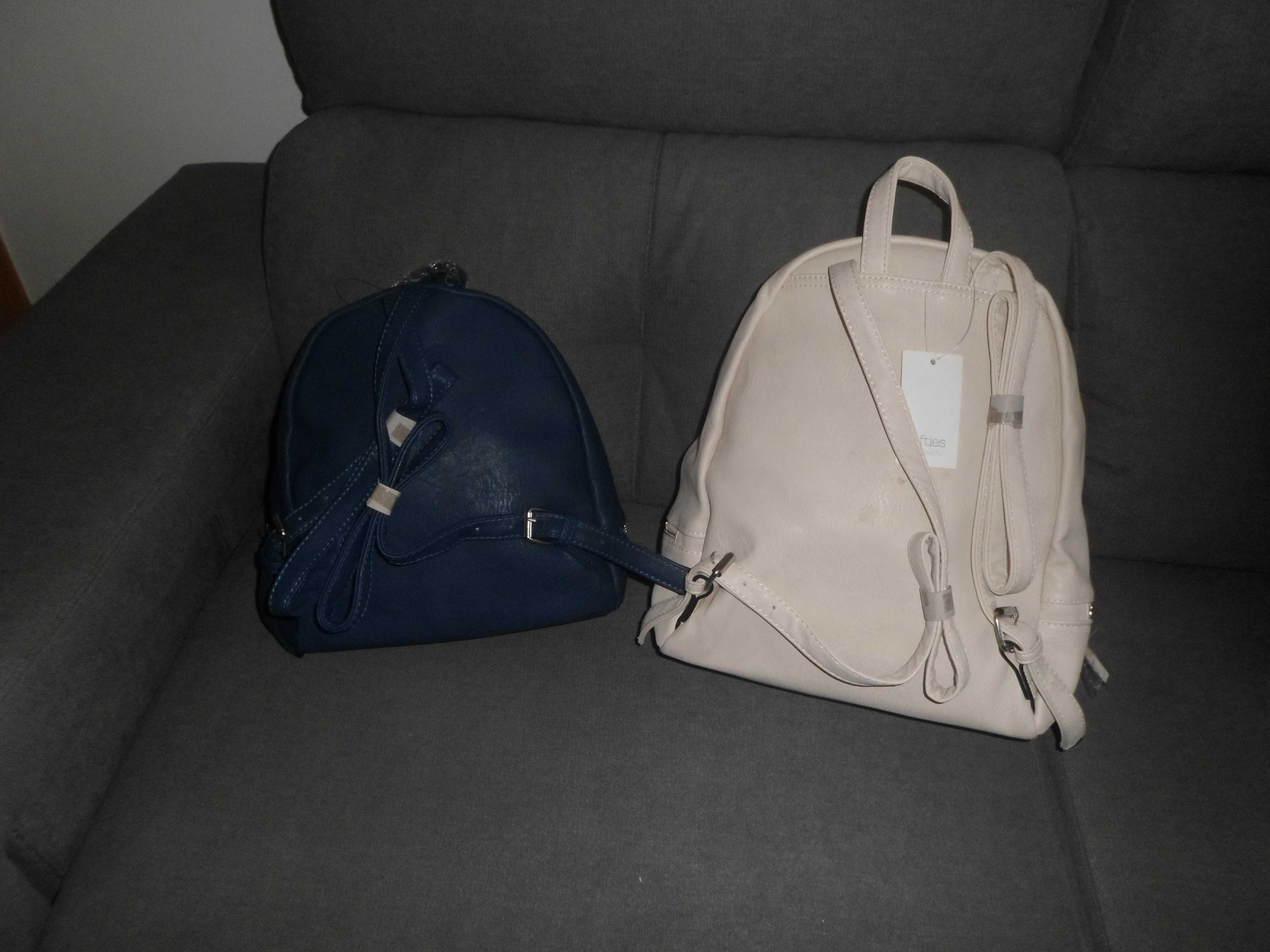 2 mochilas novas com etiquetas cores diferentes