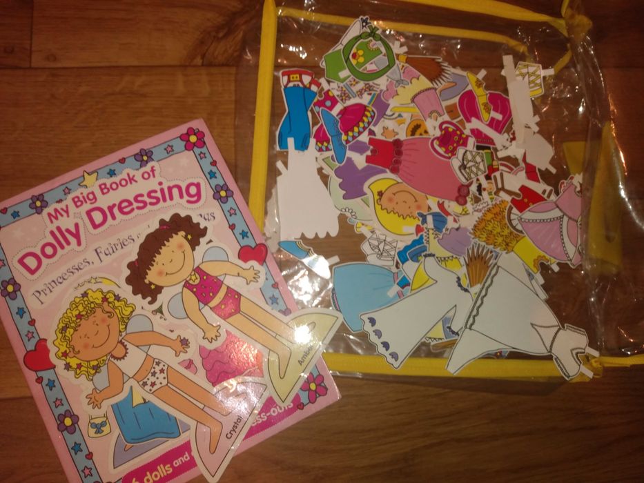 Papierowe laleczki z ubraniami