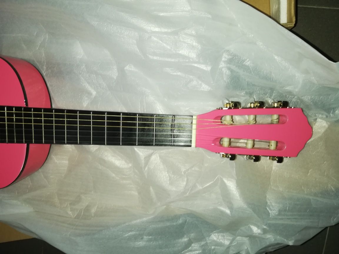 Guitarra clássica rosa 1/4 e kit para crianças