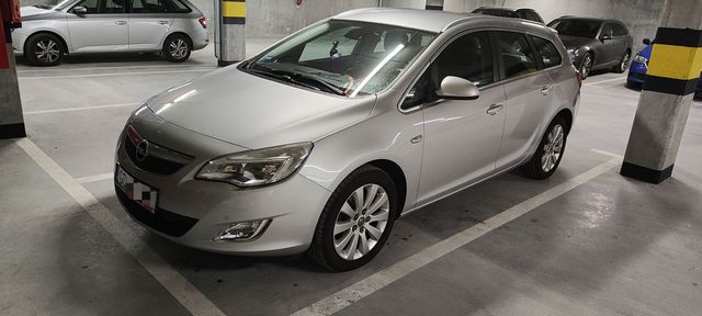 Opel Astra Sprzedam solidny oszczędny samochód do jazdy.