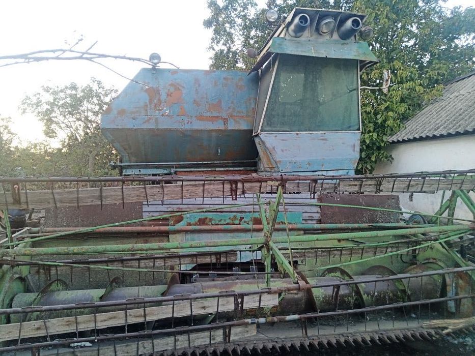 Комбайн  нива на ходу