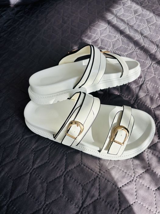 Білі босоніжки у стилі Zara