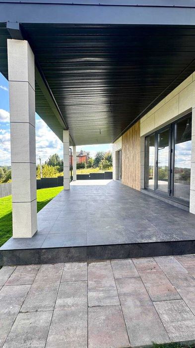 Просторий будинок в Лісниках з панорамним видом — мальовниче місце!