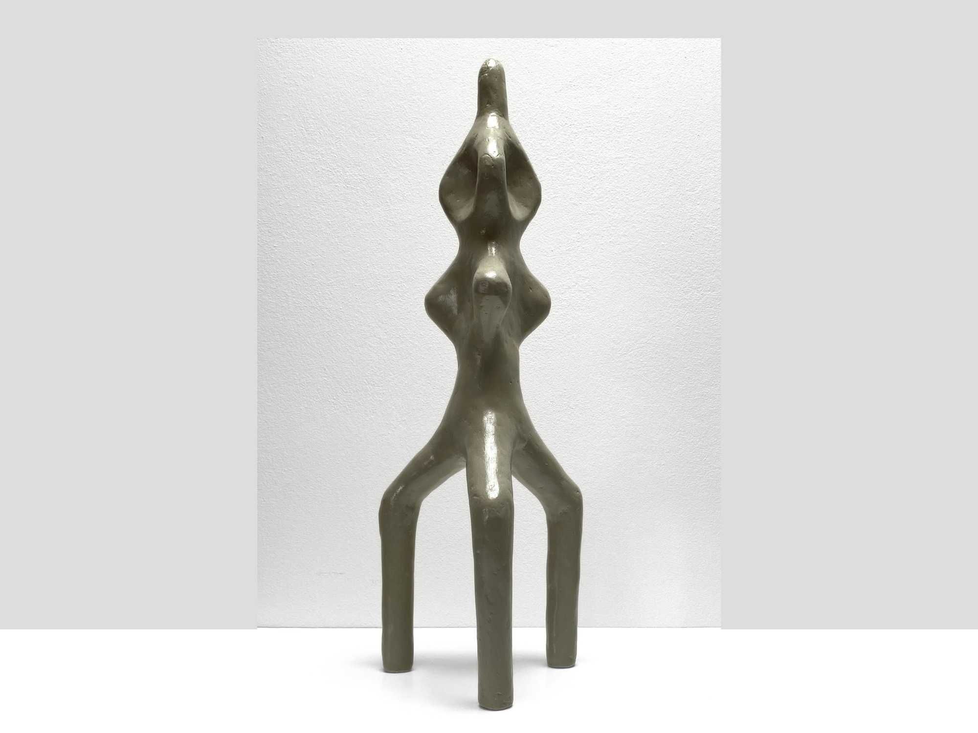 abstrakcyjna rzeźba figurka trójnóg wolnostojąca, ozdoba, gips / glina