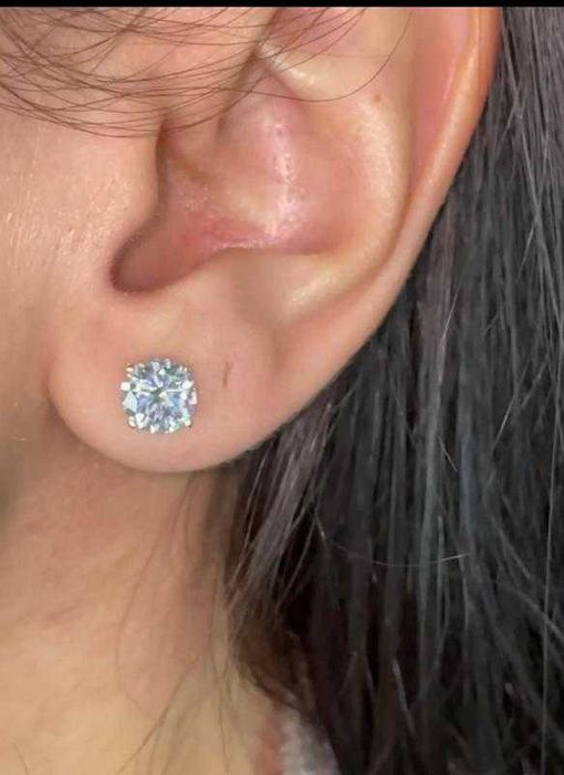 Сережки пусети(закрутка)з муасанітами 0,5 карат. (5.0 мм)Сертифікат