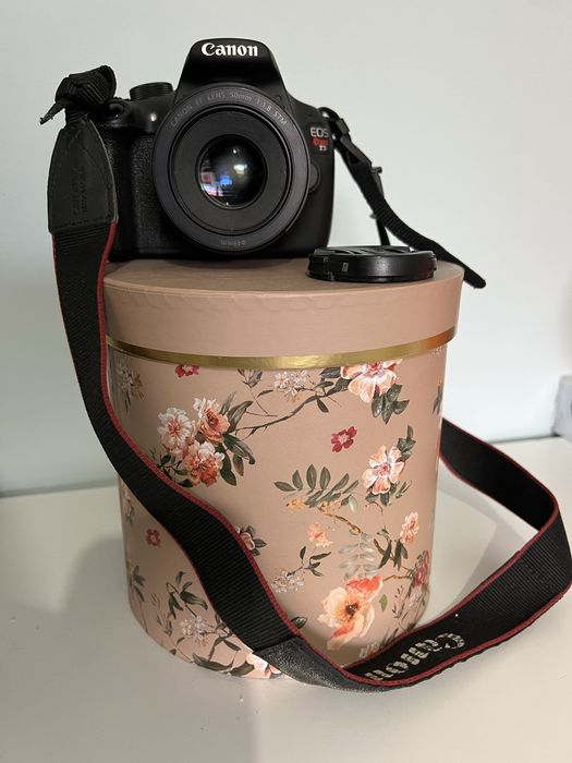 Camera fotográfica Canon EOS rebel t5 Excelente estado