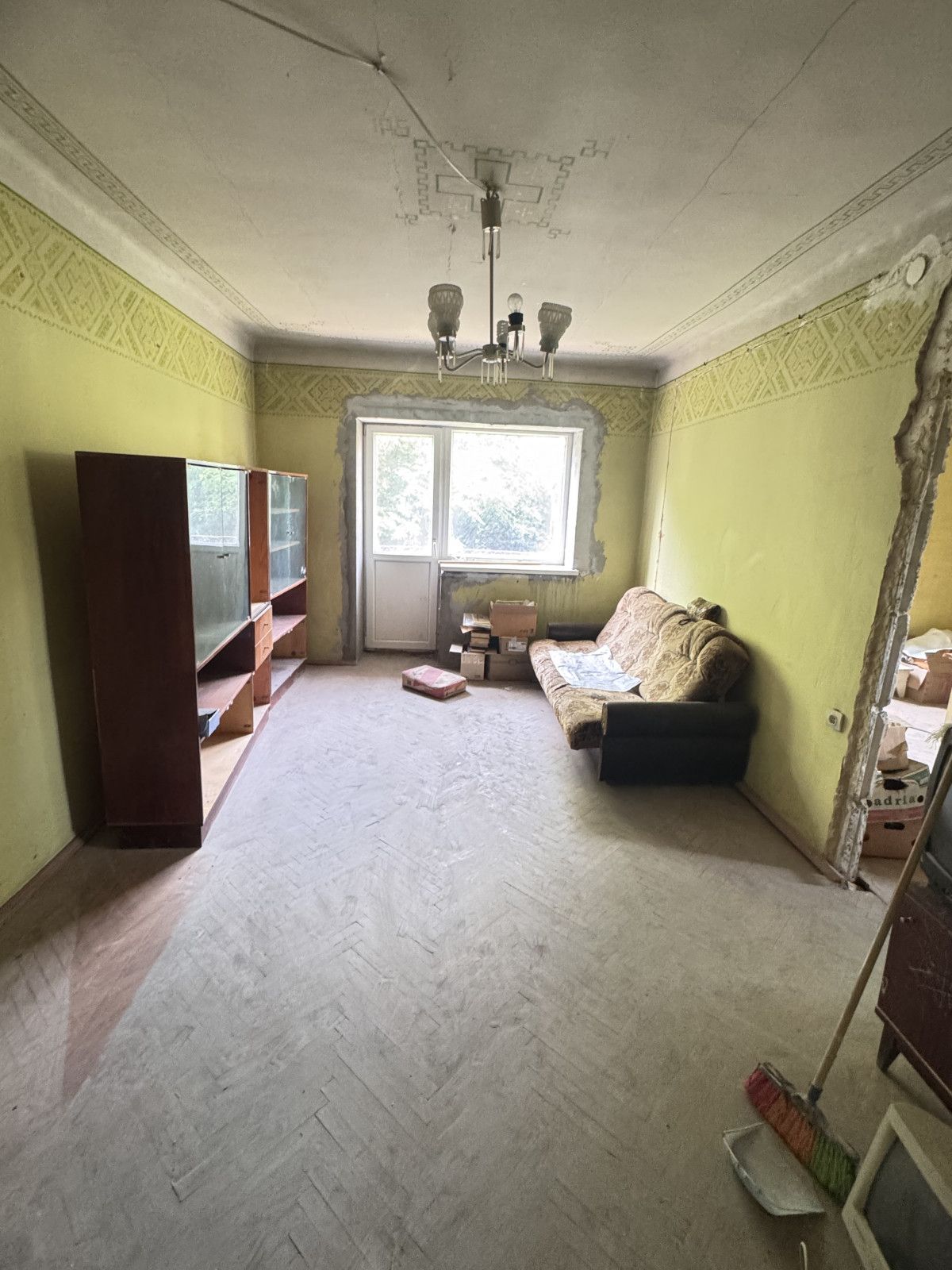 Продаж 2-кім. квартири 51 м.кв., в. О. Ольжича 60 тис дол