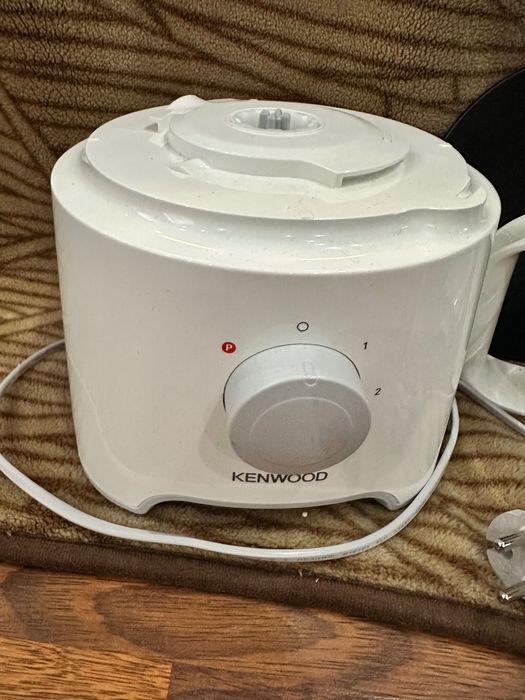 Компактний кухоний комбайн Kenwood FDP30