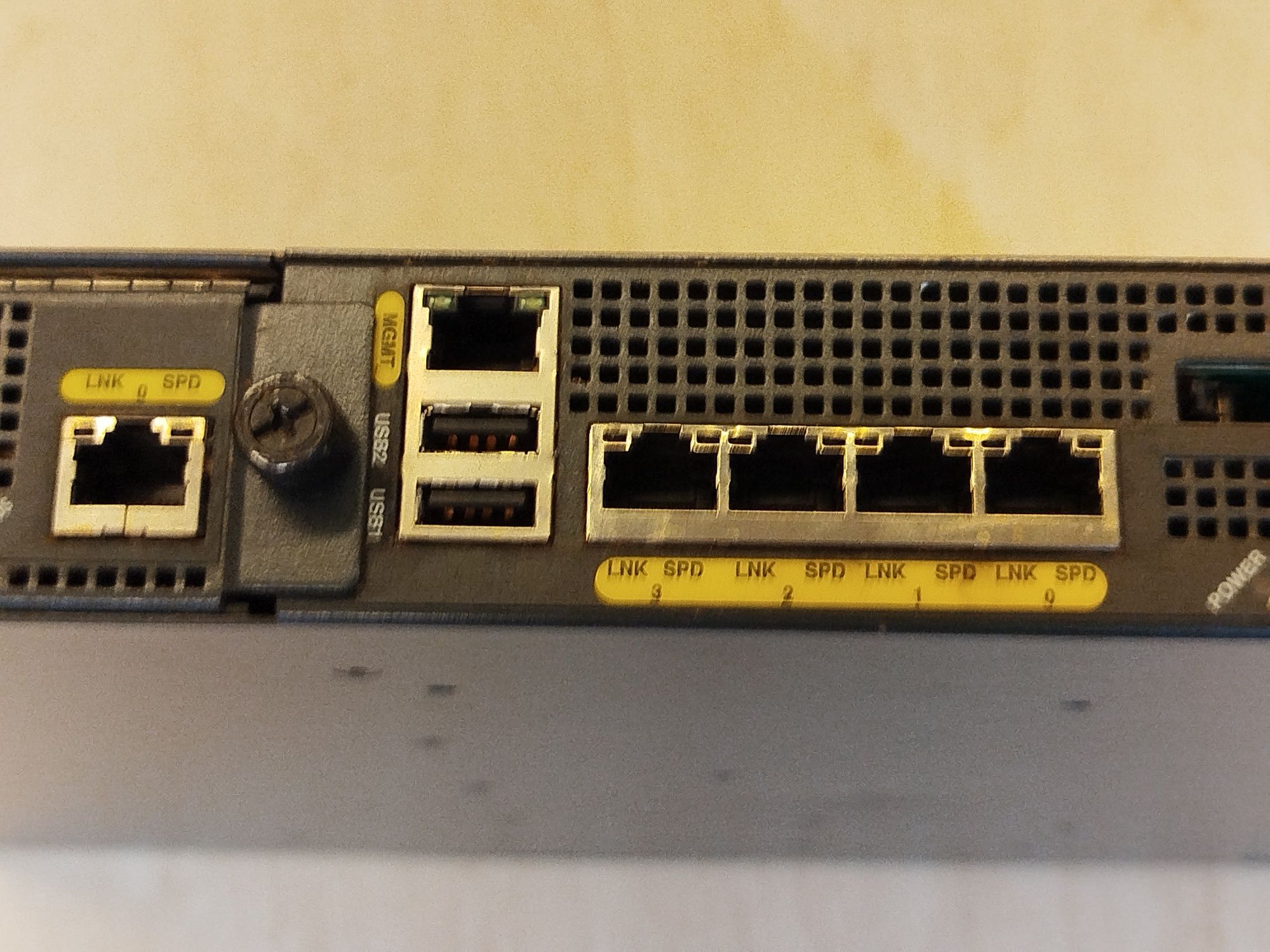 Synology Model: RS815+ AC Input: 100-240v~3,5A,47-63Hz