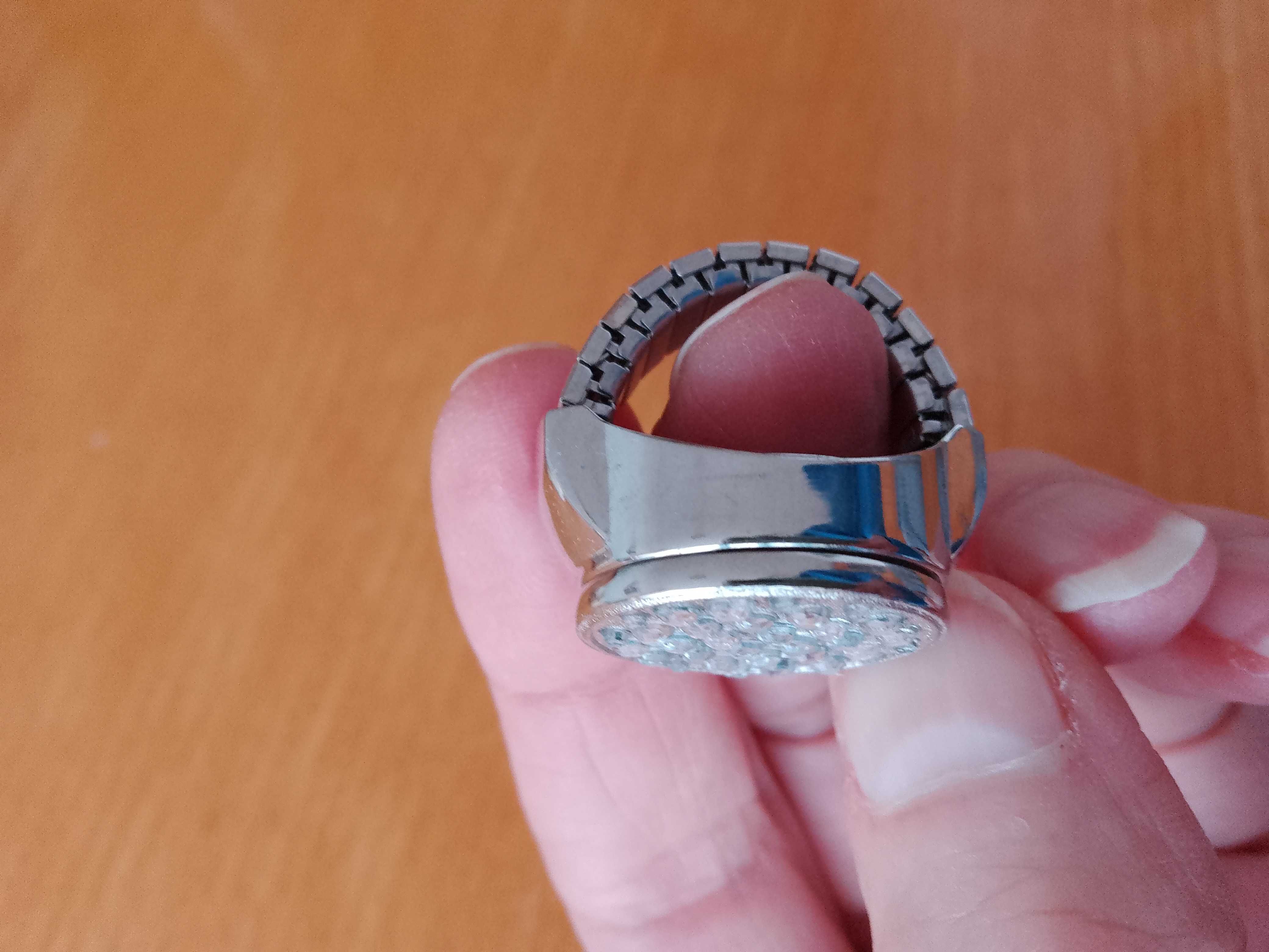 Zegarek pierścionek na baterie z cyrkoniami