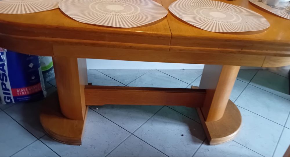 Sprzedam zestaw mebli rozkladany stol z krzelami, wypoczynek skora nat