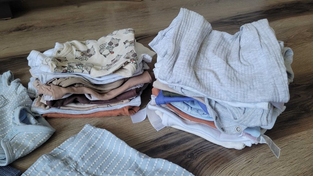 Zestaw chłopięcych ubranek dla noworodka, rozmiar 50-56