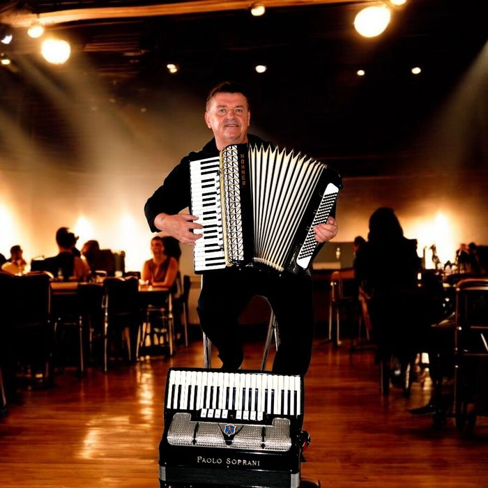 Akordeonista 100% zabawy.