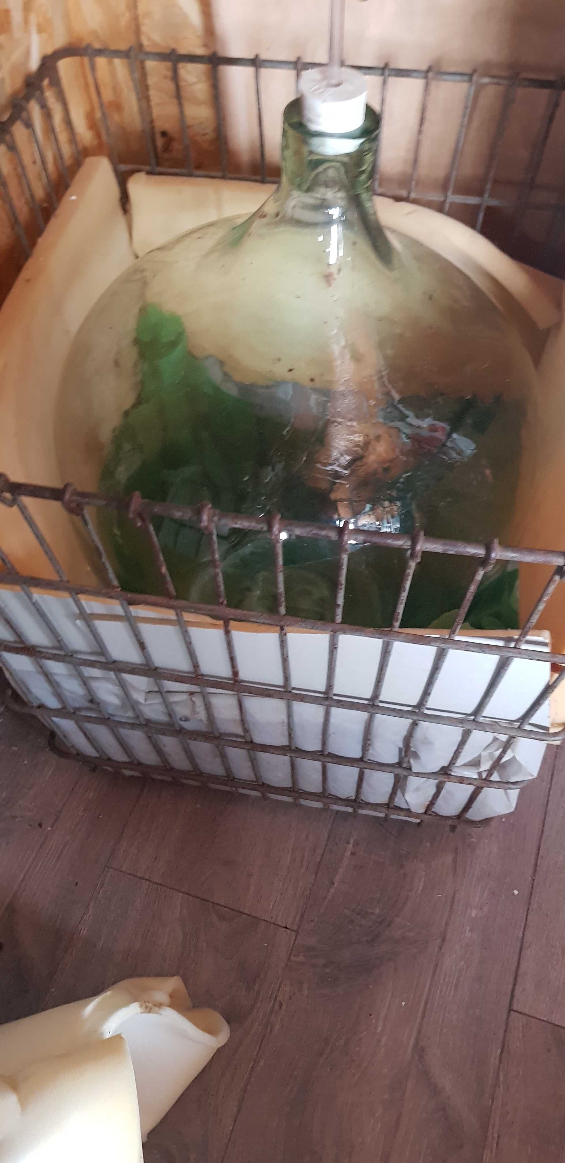 butel -gąsiąr  ok 50 L duży w koszu
