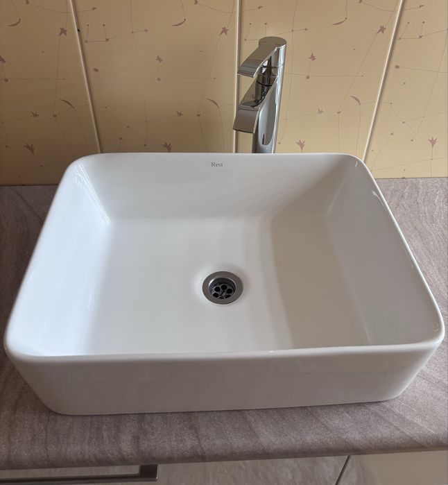 Zestaw łazienkowy szafka bateria umywalka nablatowa