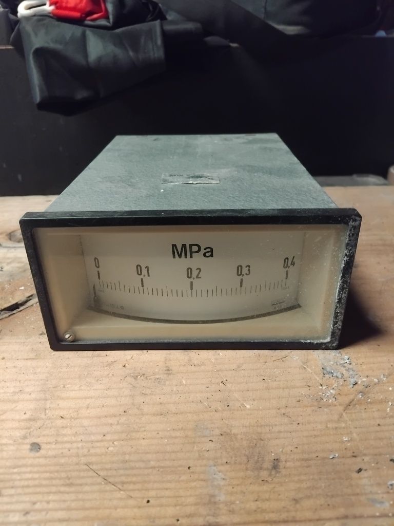 Manometr tablicowy analogowy Lumel