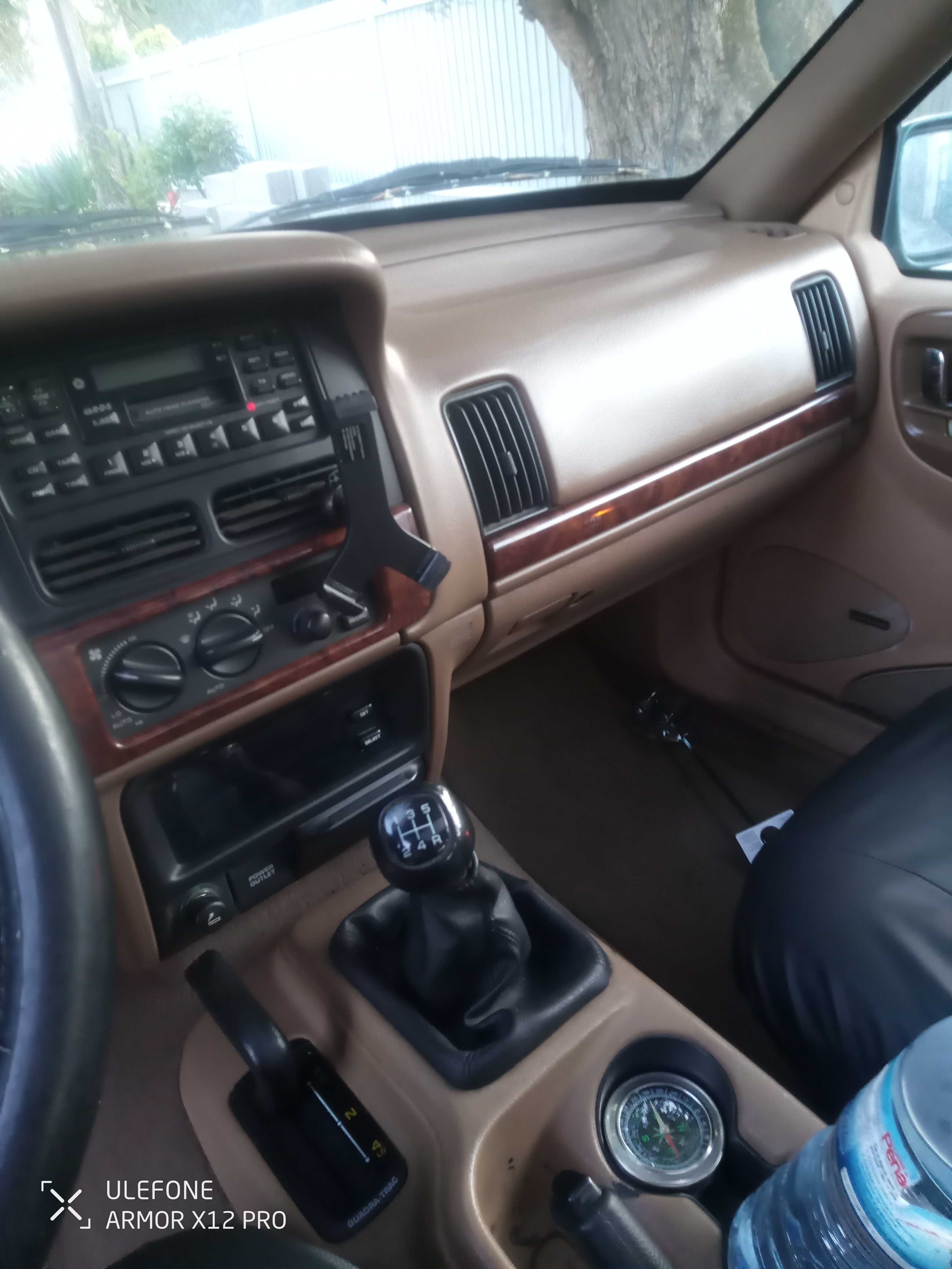 Jeep Cherokee  2.5 troca mota 4