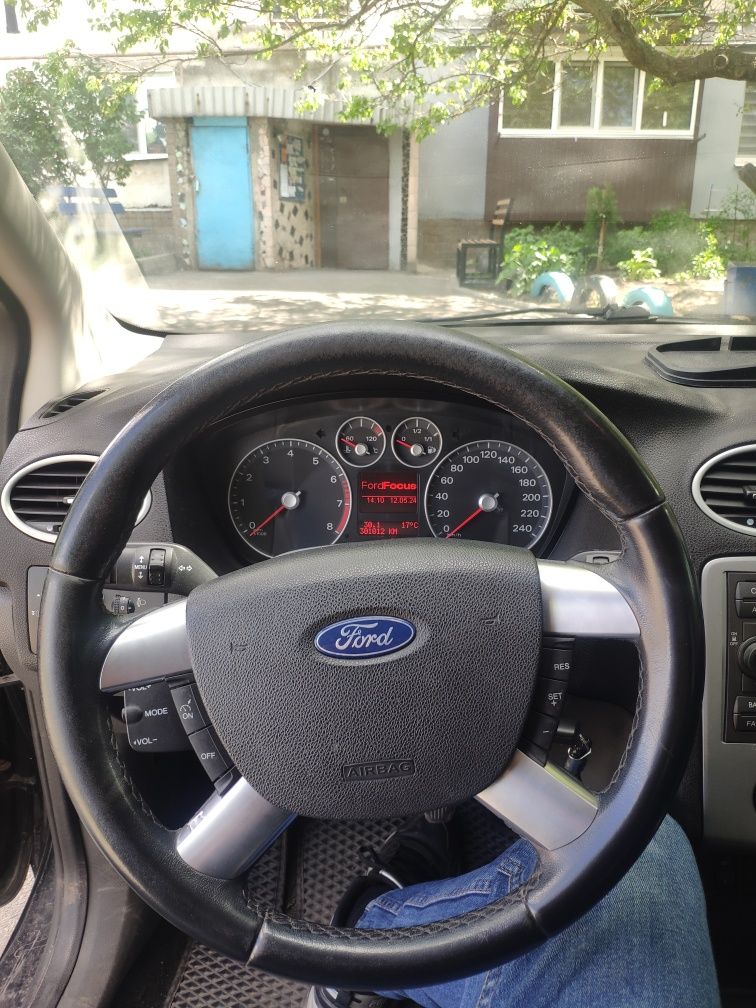 Продам Ford Focus 2 , универсал , мотор 1.8