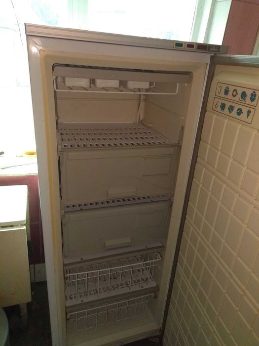 Чудовий морозильный шкаф (57/55/145)