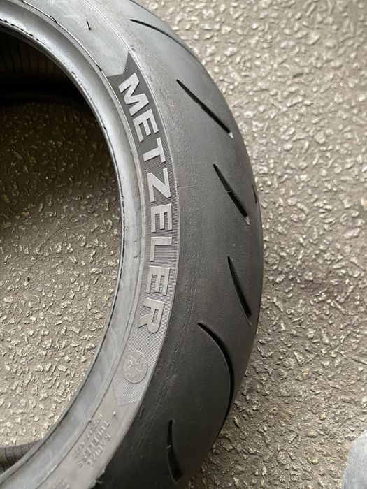 Pneus Mota 120/70/17 e 200/55/17 Metzeler Sportec M9 RR