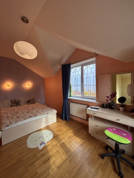 Сдам 3-этажный дом на берегу Днепра