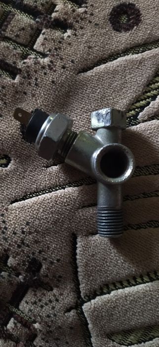 Датчик тиску масла з адаптером .МТ/Днепр/Урал 4 такіні