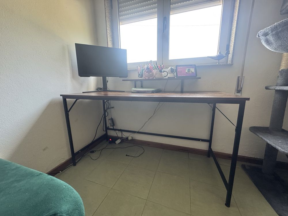Secretaria com prateleira