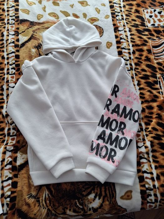 кофта белая с принтом на флисе