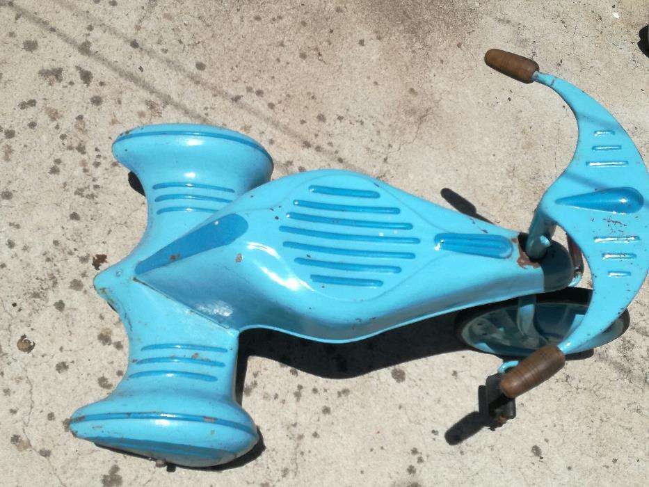 Triciclo antigo belo
