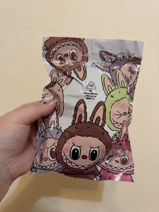 Дитяча іграшка лабубу в пакетику