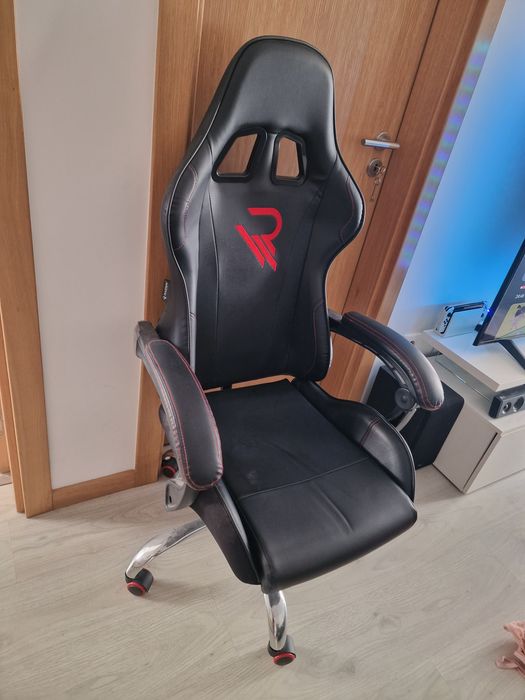 Cadeira gaming vermelha e preta nova