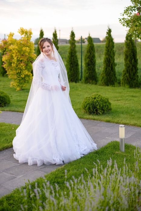 Продам весільну сукню