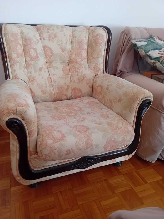 Sofá cama e poltronas (pode ser vendido em separado)