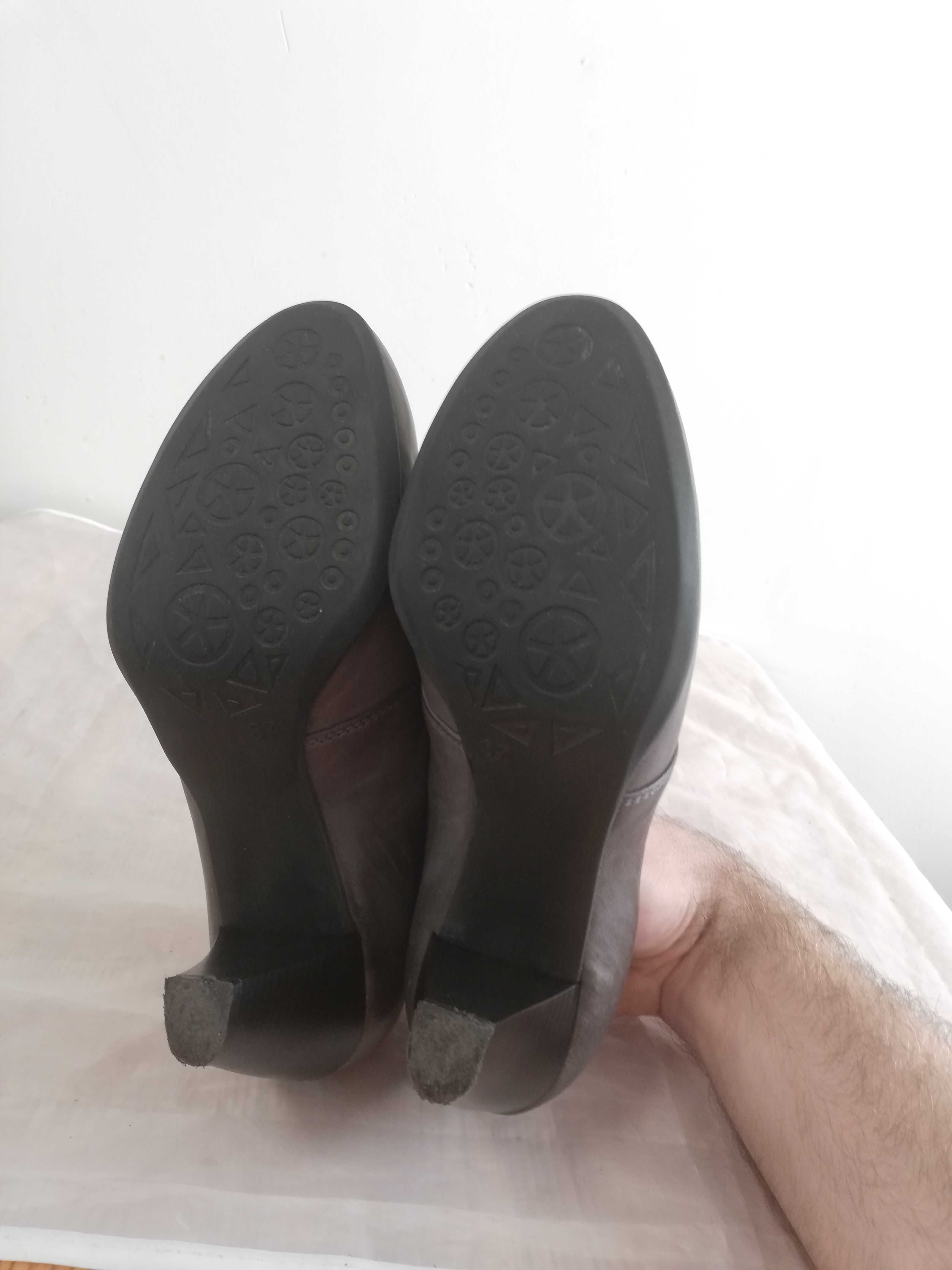 Buty czółenka skórzane Lasocki r. 37 , wkł 24 cm