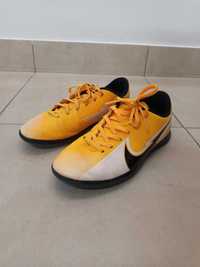 Chuteiras de futsal nike, tamanho 38,5