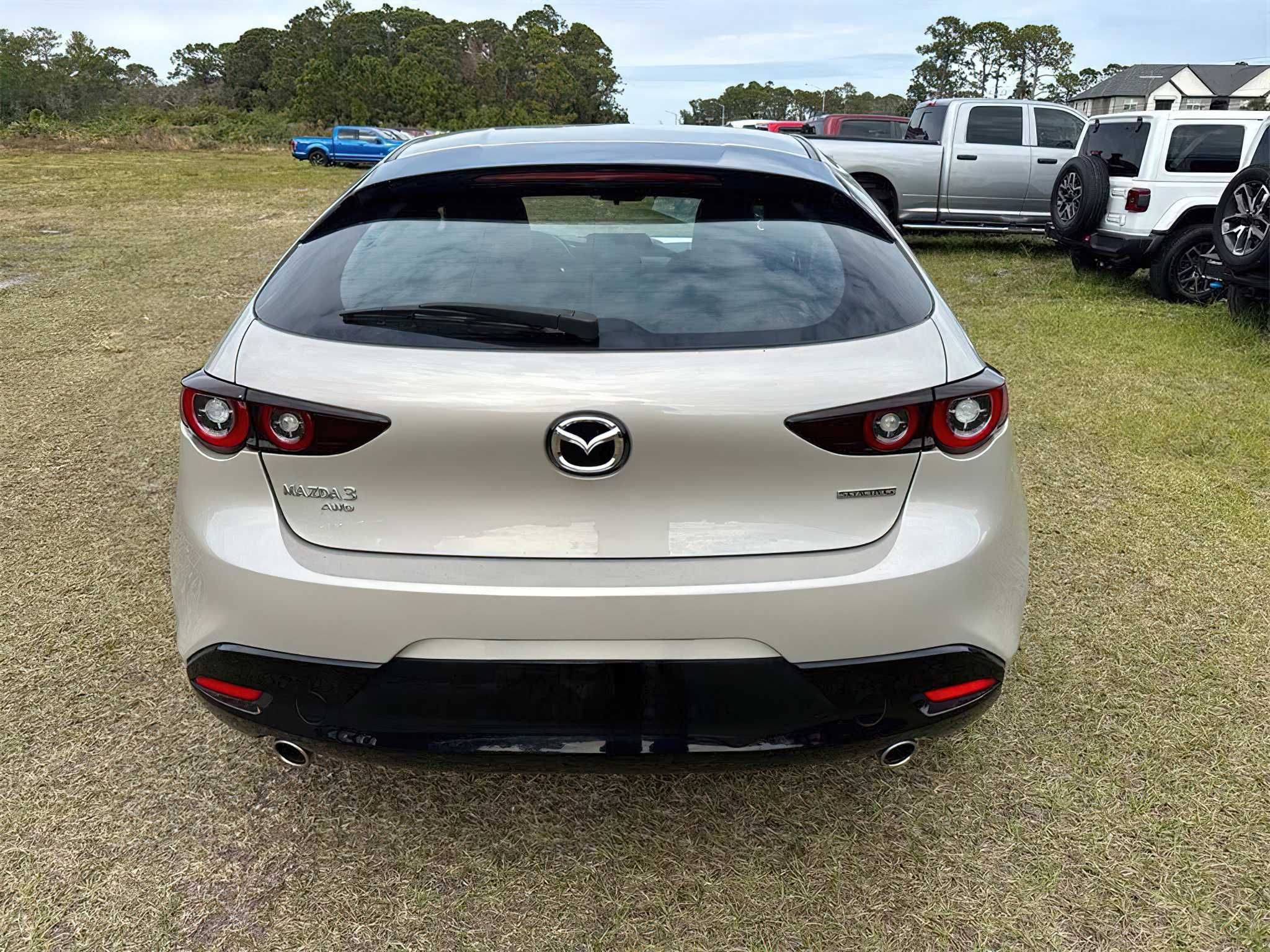 Mazda 3     2022