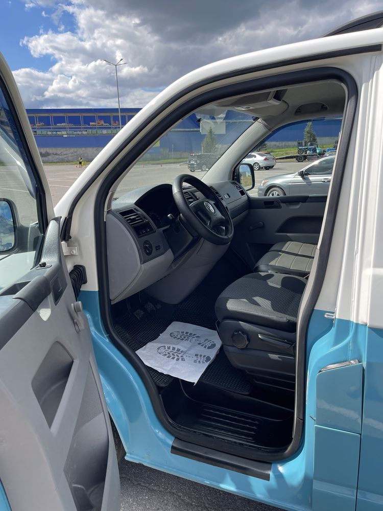 Volkswagen T5 2009 газ/бенз, Оригінальний пасажир, бус, мінівен, обмін