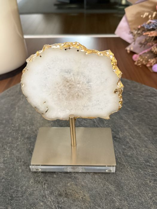 Pedra decorativa, com folha de ouro