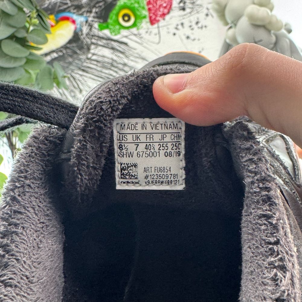 Кросівки шкіряні Adidas Falcon 40.5 розмір 2929