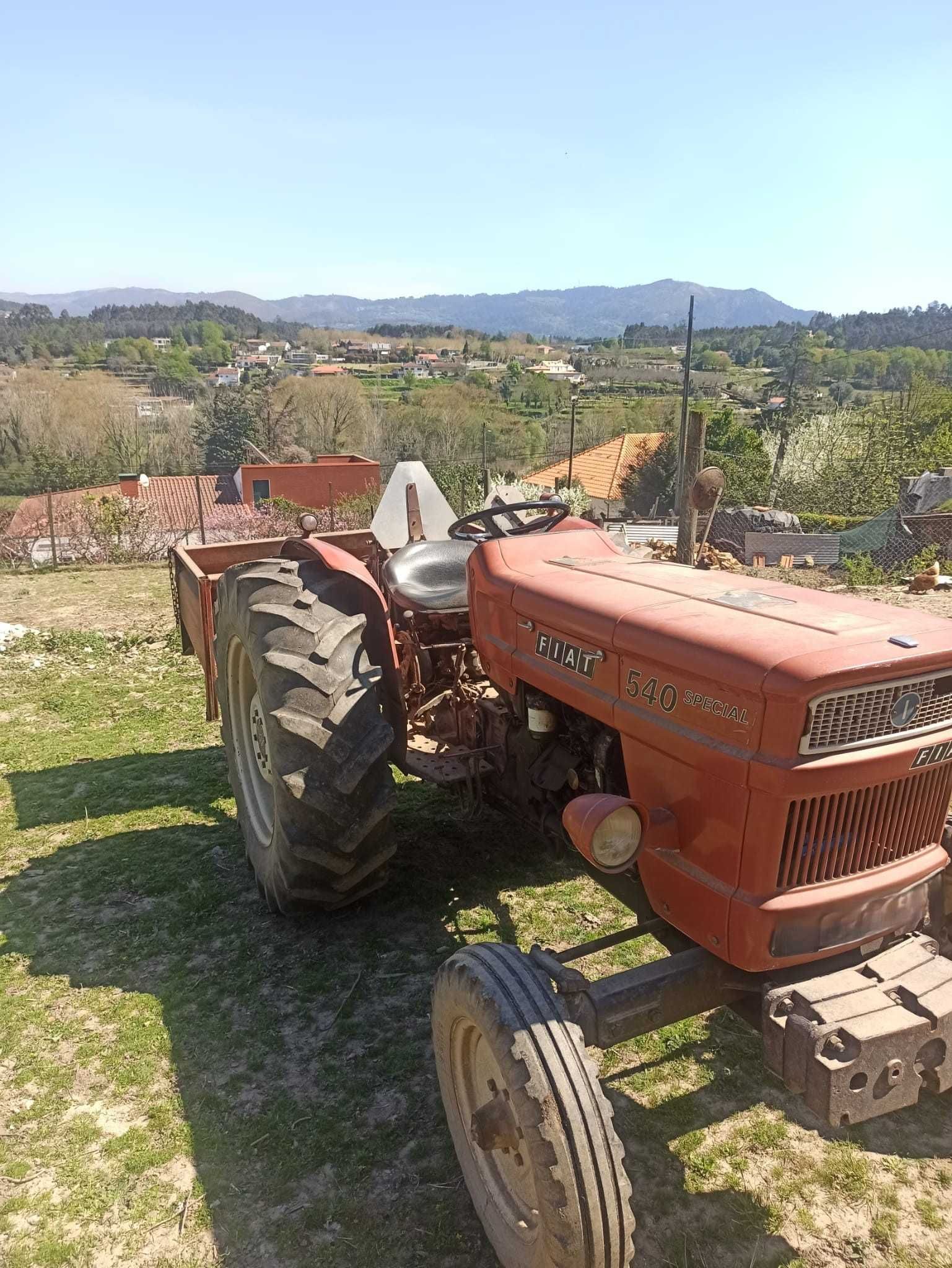 Trator Fiat 540 Special c/ reboque, caixa e guincho
